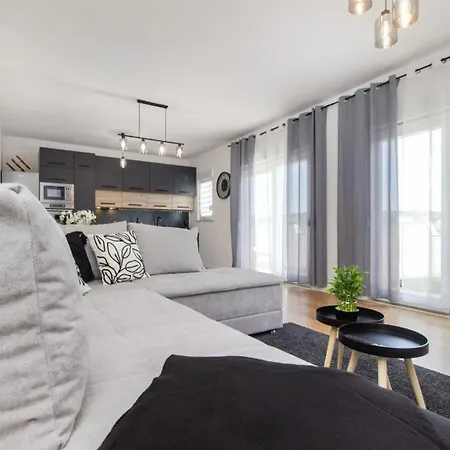 Trogirski San Lägenhet *